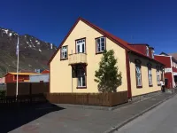 Guesthouse Ísafjördur - Gamla Các khách sạn ở 
