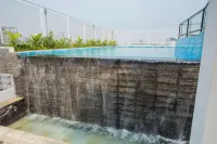 Golden Tulip The Grandmark-Dhaka - Pools