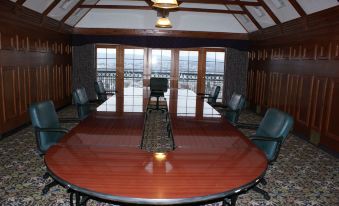Host Inn an All Suites Hotel