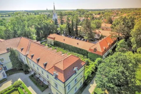 Szidónia Castle