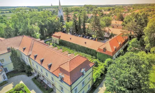 Szidónia Castle