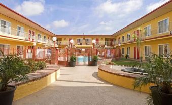 Americas Best Value Inn & Suites-Convention Center