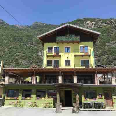 Hotel&Restaurant Armanac de Toubïe Hotel Exterior