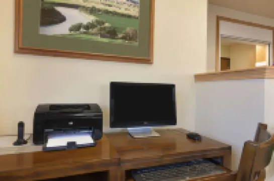 Super 8 by Wyndham Wall