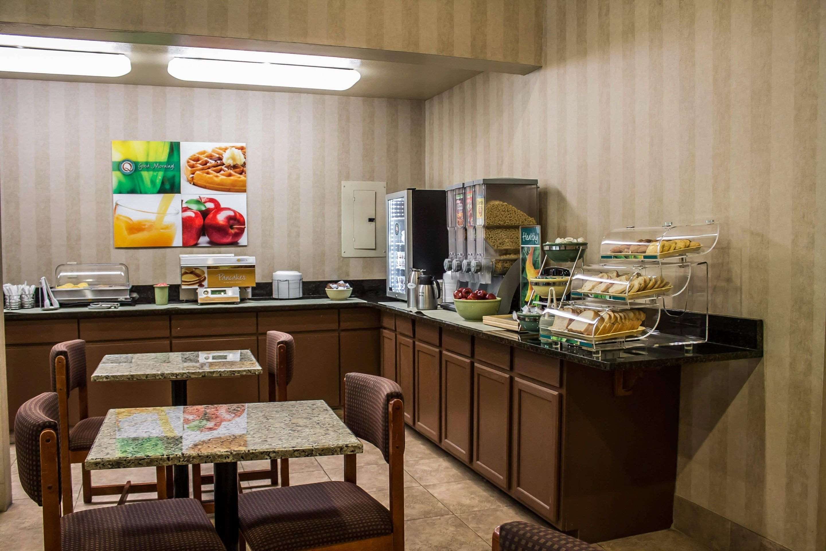 Quality Inn & Suites North Youngstown Area