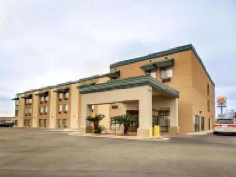 Quality Inn & Suites Hotels in Forrest County