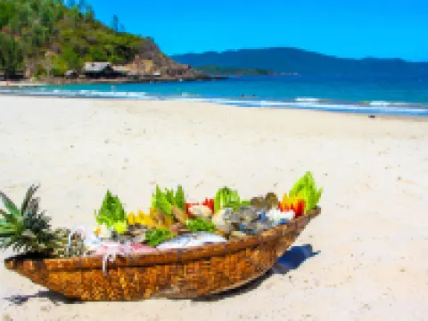 Diamond Bay Resort & Spa Hotels near Hon Tam Island