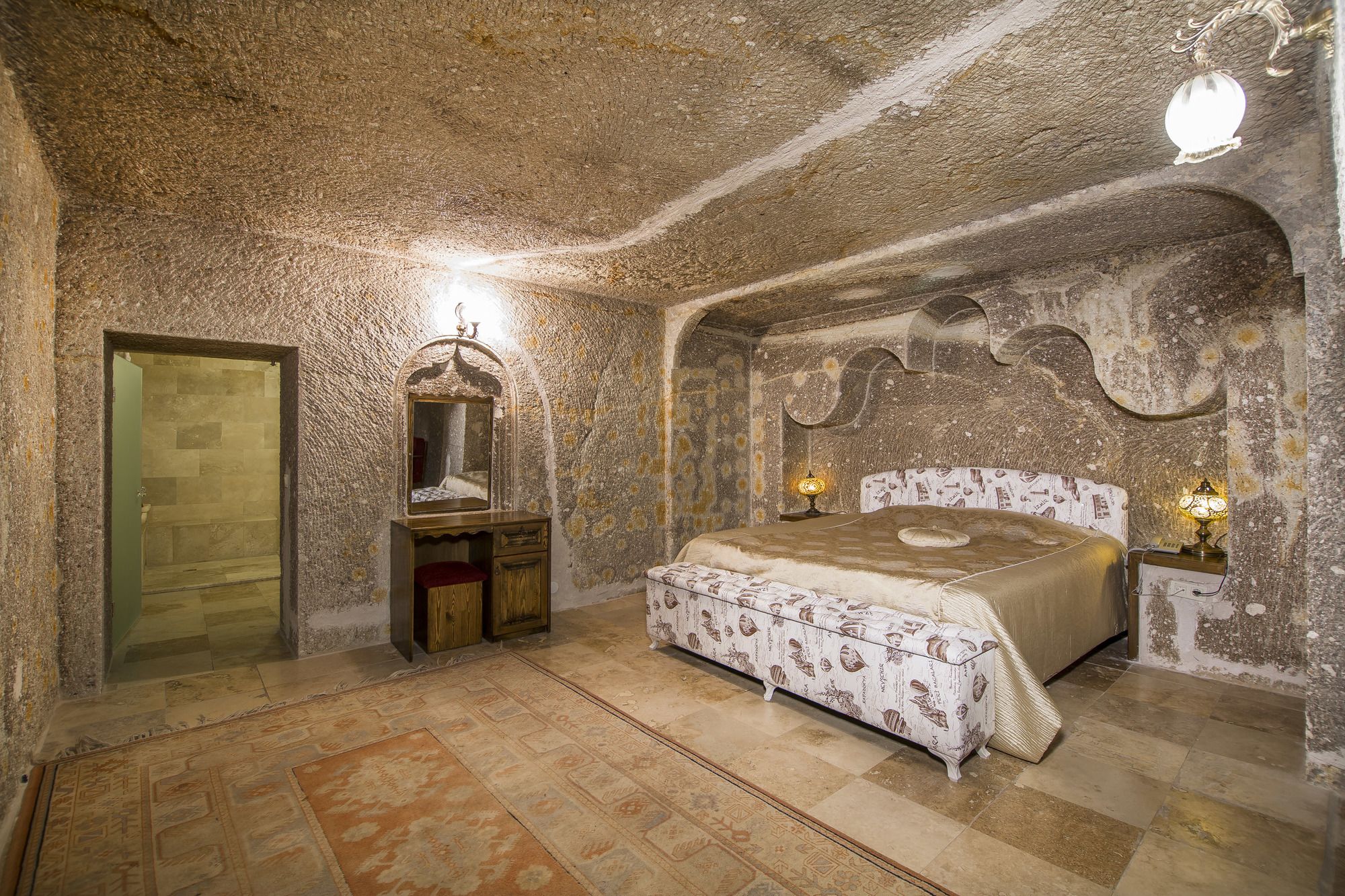 Roma Cave Suite