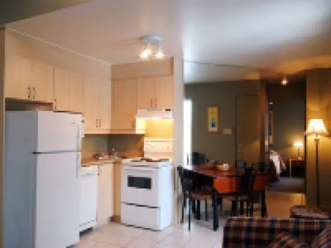 Condos Vacances Msa - Incluant Piscine et Spas extérieurs chauffés à l'Année!! ボーブレのホテル