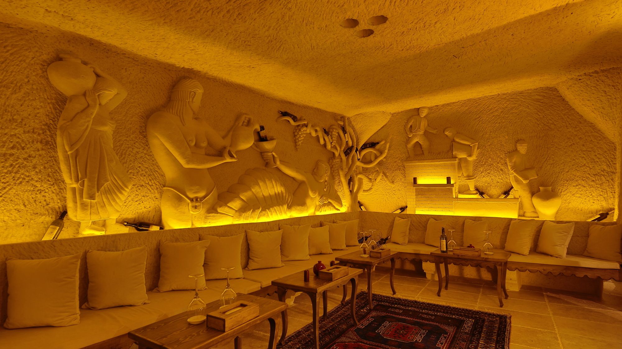 Phocas Cave Suites