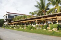 Jamont Hotel Hotels near Treehouse Treasures Beach Resort