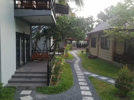 Salty River Resort Отели рядом с достопримечательностью «Wat Traeuy Kaoh»