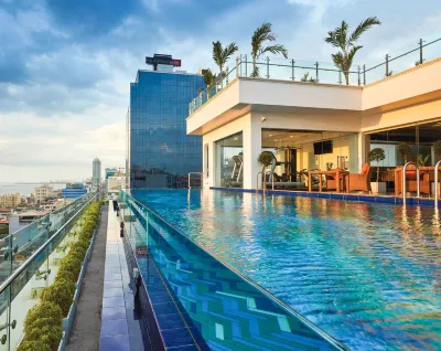 Mandarina Colombo Hotel dekat Aquinas University College Engineering Faculty