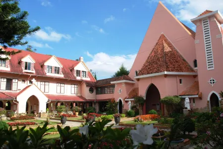 Ttr Skyview Hotel