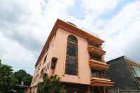 Hotel 678 Kemang powered by Cocotel Hotel in zona Museum Di Tengah Kebun