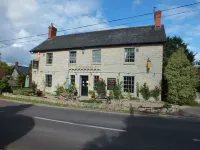 The Greyhound Inn Hotels in Broadway