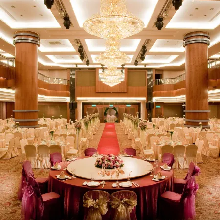 Queena Plaza Hotel