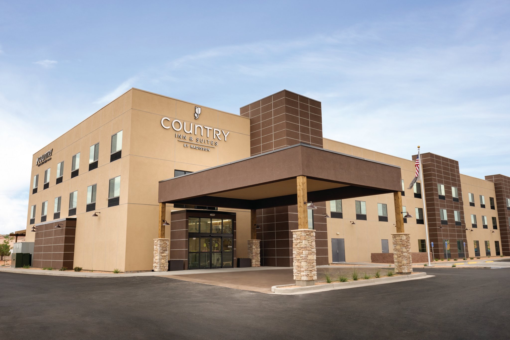 Country Inn & Suites by Radisson, West Bend, WI