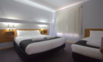 Blue Whale Motor Inn & Apartments