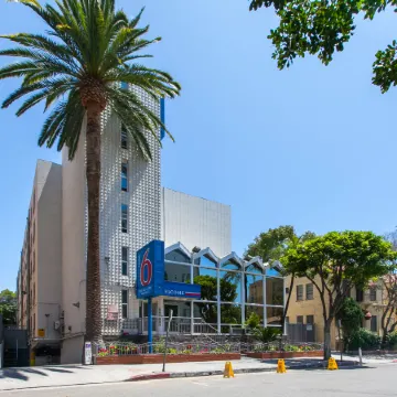 Motel 6 Los Angeles Hollywood Отели рядом с достопримечательностью «Улица Сансет-стрип»