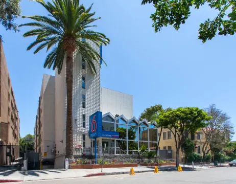 Motel 6 Los Angeles Hollywood Отели рядом с достопримечательностью «Парамаунт пикчерс студио торс»