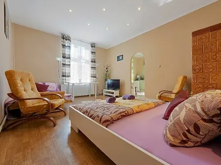 Queen Apartments