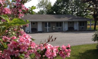 Westhampton Seabreeze Motel