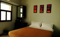 D'Raya Guest House Hôtels à : West Karawang