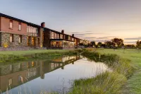 Riboville Boutique Hotel and Restaurant Hotel dekat Dainfern