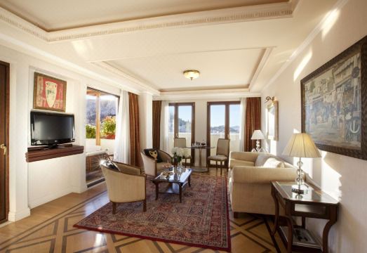 3. 일렉트라 팰리스..