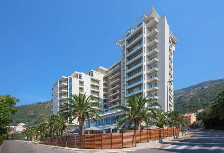 AMI Hotel Budva – Petrovac Отели в г. Катун Режевићи