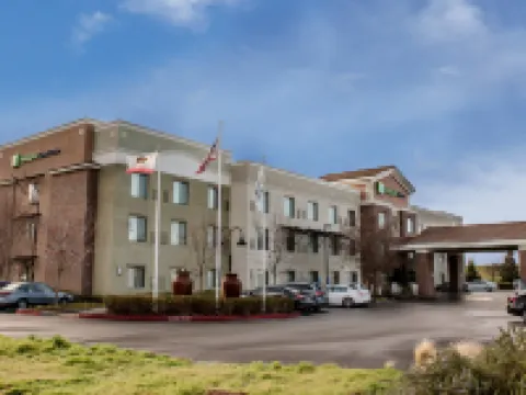 Holiday Inn Express & Suites LINCOLN-ROSEVILLE AREA by IHG Hotels in Placer County