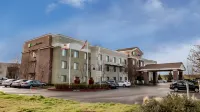 Holiday Inn Express & Suites Lincoln-Roseville Area