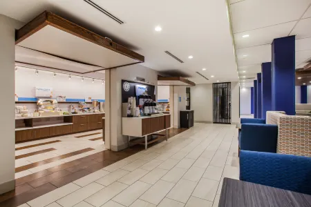 Holiday Inn Express & Suites Lexington Park-California