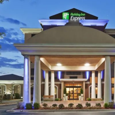 Holiday Inn Express & Suites MIDWEST CITY by IHG Hotels near Trosper Park Golf Course