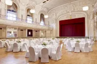 Steigenberger Hotel Bad Neuenahr Hôtels à : MayschoB