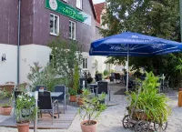 Hotel Zwei Linden Hotels near Schloß Hermsdorf