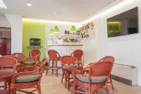 Logis Hotel l'Escargotière Dijon Sud - Chenove Hotels in Chenôve