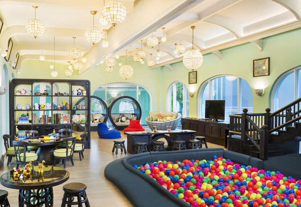 JW 메리어트 푸꾸옥 리조트의 독특하게 디자인된 수영장