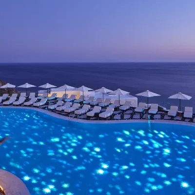 Royal Myconian - Leading Hotels of the World Hotels in der Nähe von Strand Agrari Beach