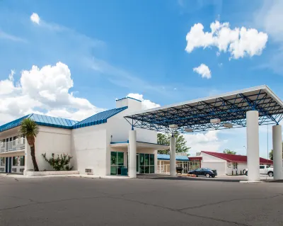 LuLu Silver City Hotels near Encore