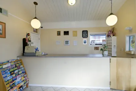 Americas Best Value Inn & Suites Eureka Отели в г. Samoa