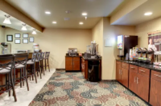 Cobblestone Inn & Suites - Ambridge
