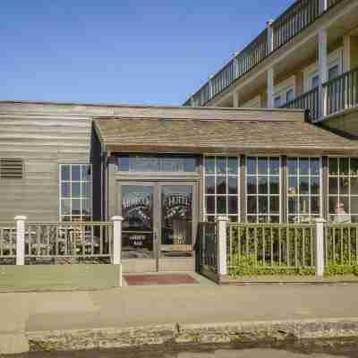 Mendocino Hotel & Garden Hotel Exterior