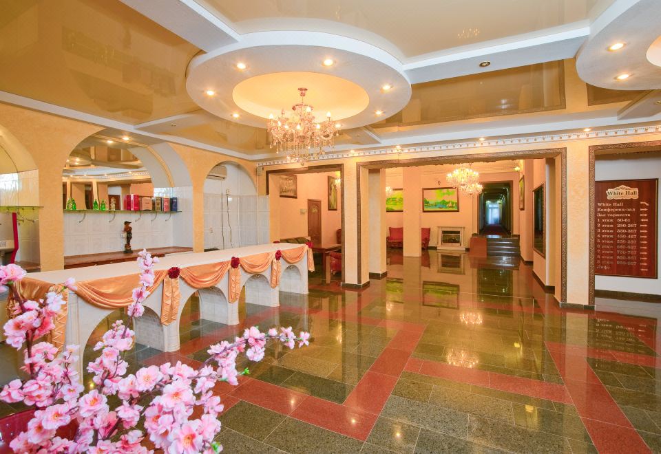 Grand Hotel Uyut Over view