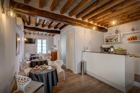 Hotel Cortaccia Sanvitale Отели в г. Felegara