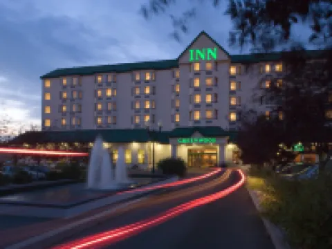 ディヴィヤ ストラ プラザ と 会議センター カルガリー空港 カルガリーのホテル