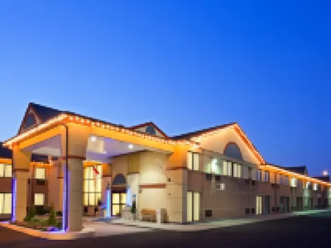 Quality Inn & Suites 5585 Ambler Drive Mississauga Ontario Hotels near Kariya Park