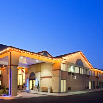 Quality Inn & Suites 5585 Ambler Drive Mississauga Ontario