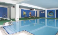 ماي فير هوتل - مسبح